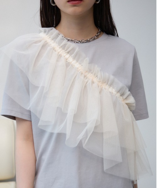 AZUL by moussy（アズールバイマウジー）の「フリルビスチェセットTシャツ（Tシャツ/カットソー・レディース・グレー/ブラック/アイボリー・FREE）」の2枚目の写真