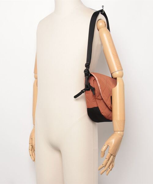 GREGORY(グレゴリー)の「ラフィンショルダー LAUGHING SHOULDER ブラウンキルティッド(ショルダーバッグ・メンズ・ブラウン・ONE SIZE)」の8枚目の写真