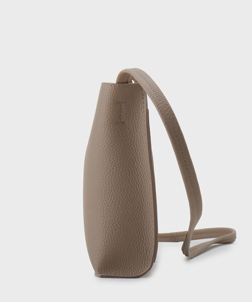 OPAQUE.CLIP（オペークドットクリップ）の「【軽量／長さ調整可能】シュリンク合皮ミニショルダーバッグ（ショルダーバッグ・レディース・シルバー/チャコールグレー/ブラック/ベージュ・00）」の7枚目の写真