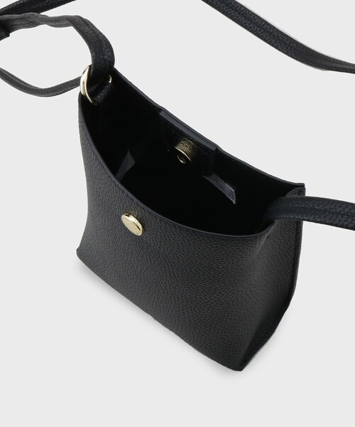 OPAQUE.CLIP（オペークドットクリップ）の「【軽量／長さ調整可能】シュリンク合皮ミニショルダーバッグ（ショルダーバッグ・レディース・シルバー/チャコールグレー/ブラック/ベージュ・00）」の12枚目の写真