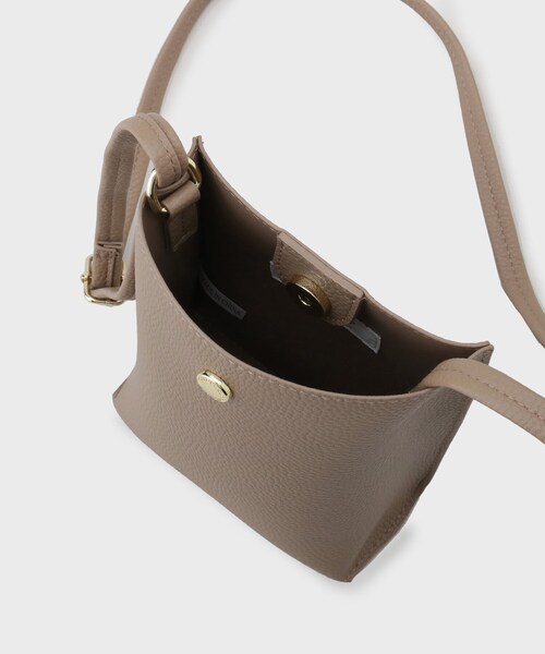 OPAQUE.CLIP（オペークドットクリップ）の「【軽量／長さ調整可能】シュリンク合皮ミニショルダーバッグ（ショルダーバッグ・レディース・シルバー/チャコールグレー/ブラック/ベージュ・00）」の13枚目の写真