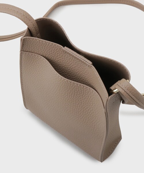 OPAQUE.CLIP（オペークドットクリップ）の「【軽量／長さ調整可能】シュリンク合皮ミニショルダーバッグ（ショルダーバッグ・レディース・シルバー/チャコールグレー/ブラック/ベージュ・00）」の15枚目の写真