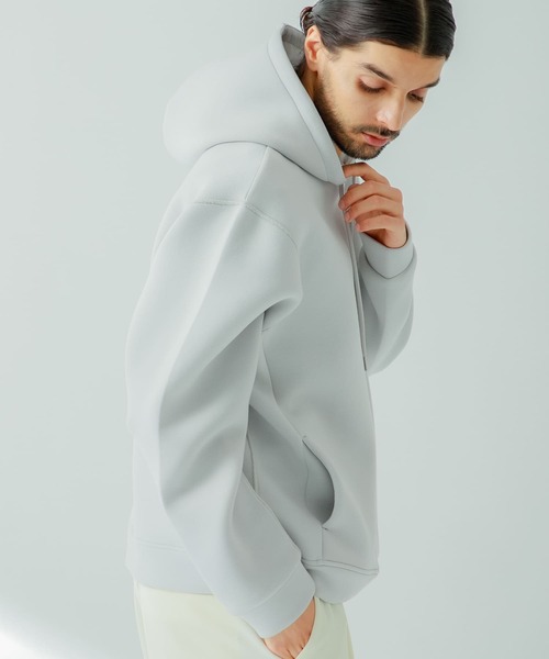 URBAN RESEARCH Sonny Label(アーバンリサーチサニーレーベル)の「ダンボールニットプルオーバーパーカー(パーカー・メンズ・ライトカーキ/チャコールグレー/グレー系その他・MEDIUM/LARGE/X-LARGE)」の22枚目の写真