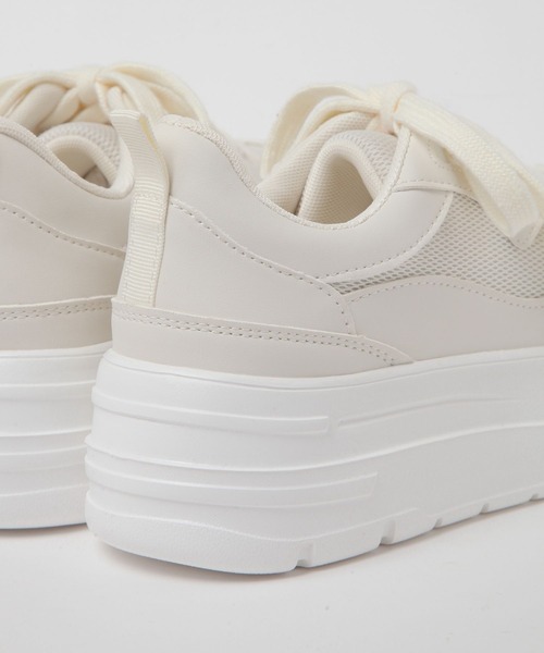 BAYFLOW（ベイフロー）の「[抗菌消臭付き!厚底でスタイルアップ]ファットシューレーススニーカー（スニーカー・レディース・ブラック/ホワイト・LARGE/MEDIUM）」の16枚目の写真