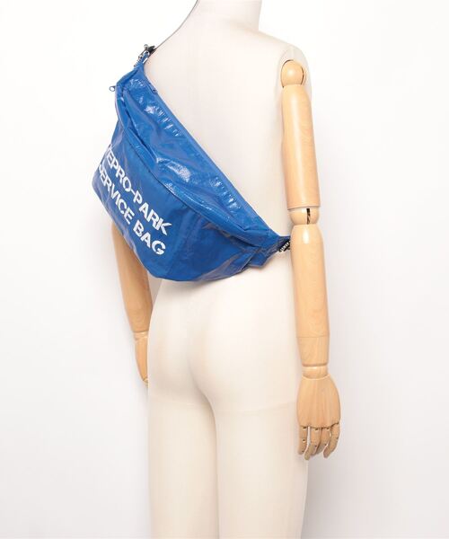 TATRAS CONCEPT STORE(タトラスコンセプトストア)の「REPRO PARK(リプロパーク) Body Bag(ボディバッグ/ウエストポーチ・レディース・アイボリー/ブラック/イエロー/オレンジ/パープル/ネイビー/グリーン/ホワイト・F)」の12枚目の写真