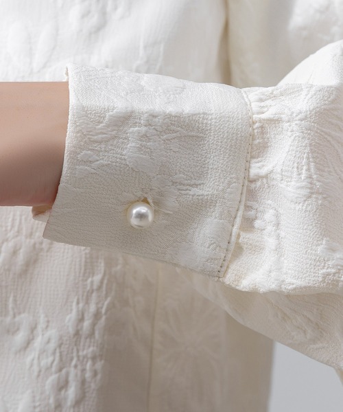 DAY CLOSET（デイ クローゼット）の「【立体花柄エンボス加工×パール調ボタン】クロップド丈 長袖 ステンカラーブラウス レディース（シャツ/ブラウス・レディース・ブラック/アイボリー・FREE）」の20枚目の写真