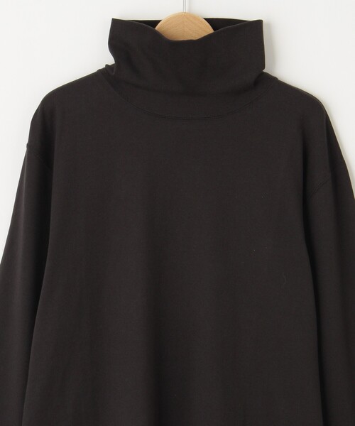 &Bridge(アンドブリッジ)の「charee braver(チャーリーブレイバー) 綿ハイネックプルオーバー(Tシャツ/カットソー・メンズ・ベージュ/チャコールグレー・03/02)」の3枚目の写真