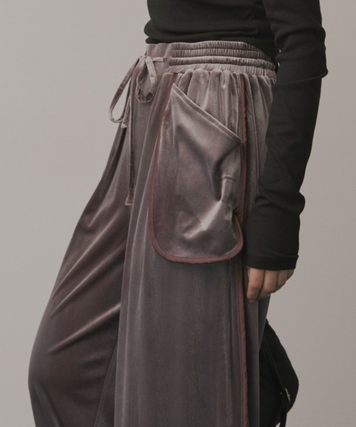 Solace（ソレイス）の「パイピングベロアパンツ（その他パンツ・レディース・ブラック/ブラウン・FREE）」の4枚目の写真