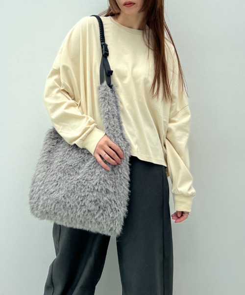 y/m（イム）の「2WAYもこもこBAG（ショルダーバッグ・レディース・グレー・FREE）」の3枚目の写真