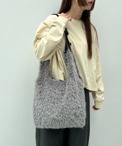 y/m（イム）の「2WAYもこもこBAG（ショルダーバッグ・レディース・グレー・FREE）」の5枚目の写真
