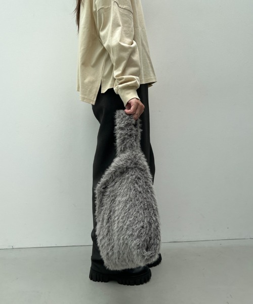 y/m（イム）の「2WAYもこもこBAG（ショルダーバッグ・レディース・グレー・FREE）」の9枚目の写真