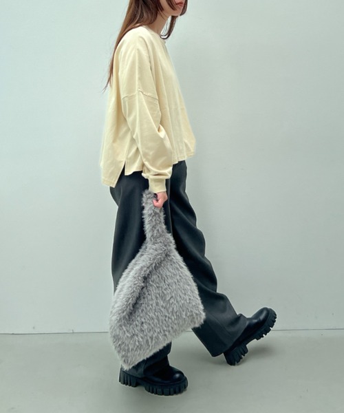 y/m（イム）の「2WAYもこもこBAG（ショルダーバッグ・レディース・グレー・FREE）」の11枚目の写真