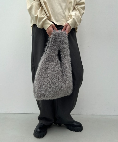 y/m（イム）の「2WAYもこもこBAG（ショルダーバッグ・レディース・グレー・FREE）」の12枚目の写真