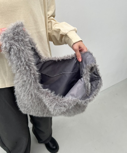 y/m（イム）の「2WAYもこもこBAG（ショルダーバッグ・レディース・グレー・FREE）」の19枚目の写真
