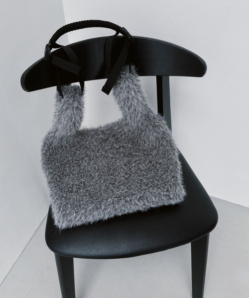 y/m（イム）の「2WAYもこもこBAG（ショルダーバッグ・レディース・グレー・FREE）」の14枚目の写真