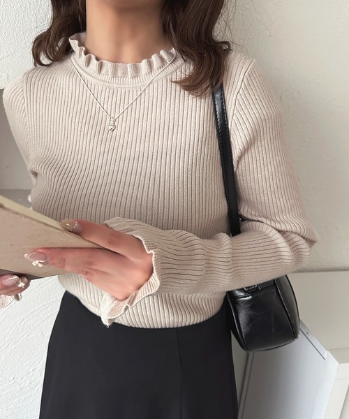 apres jour(アプレジュール)の「フリルネックリブニット【ZOZOTOWN限定アイテム】(ニット/セーター・レディース・グレイッシュベージュ/ブラック/ピンクベージュ/ボルドー/ホワイト・フリー)」の3枚目の写真