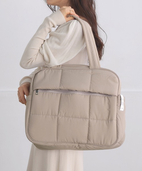 ALTROSE（アルトローズ）の「ボストン ボストンバッグ キルト スクエア キャリーオン 中綿 トラベル エンティ（ボストンバッグ・レディース・グレー/ブラック/グレイッシュベージュ・FREE）」の3枚目の写真