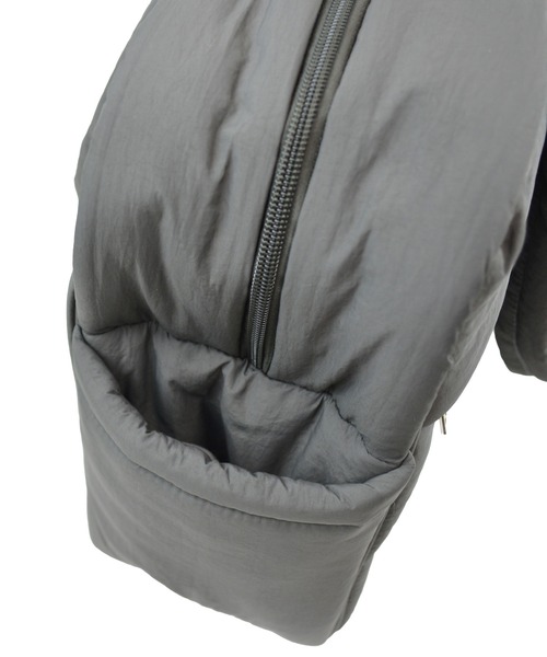 ALTROSE（アルトローズ）の「ボストン ボストンバッグ キルト スクエア キャリーオン 中綿 トラベル エンティ（ボストンバッグ・レディース・グレー/ブラック/グレイッシュベージュ・FREE）」の9枚目の写真