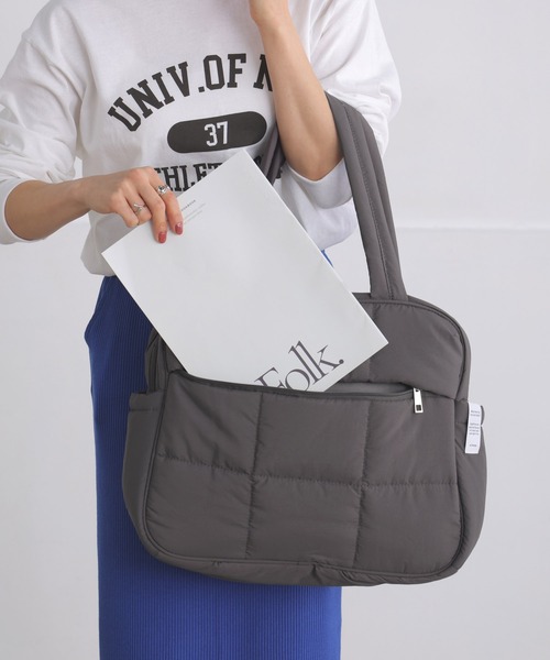 ALTROSE（アルトローズ）の「ボストン ボストンバッグ キルト スクエア キャリーオン 中綿 トラベル エンティ（ボストンバッグ・レディース・グレー/ブラック/グレイッシュベージュ・FREE）」の11枚目の写真