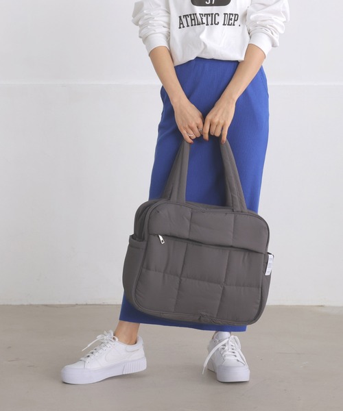 ALTROSE（アルトローズ）の「ボストン ボストンバッグ キルト スクエア キャリーオン 中綿 トラベル エンティ（ボストンバッグ・レディース・グレー/ブラック/グレイッシュベージュ・FREE）」の18枚目の写真