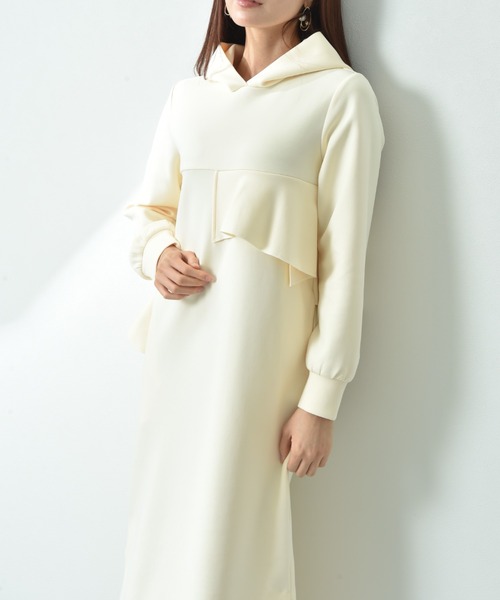 anana(アナナ)の「【anana】ダンボールフリルフーディーワンピース(ワンピース・レディース・ブラック/アイボリー/チャコールグレー・FREE)」の12枚目の写真