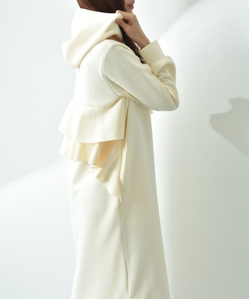 anana(アナナ)の「【anana】ダンボールフリルフーディーワンピース(ワンピース・レディース・ブラック/アイボリー/チャコールグレー・FREE)」の11枚目の写真