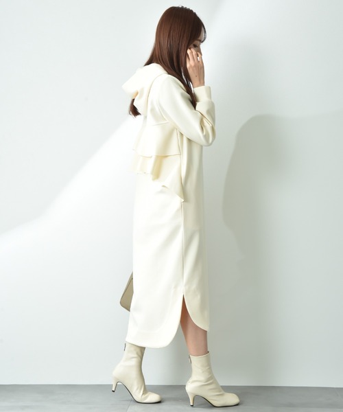 anana(アナナ)の「【anana】ダンボールフリルフーディーワンピース(ワンピース・レディース・ブラック/アイボリー/チャコールグレー・FREE)」の5枚目の写真