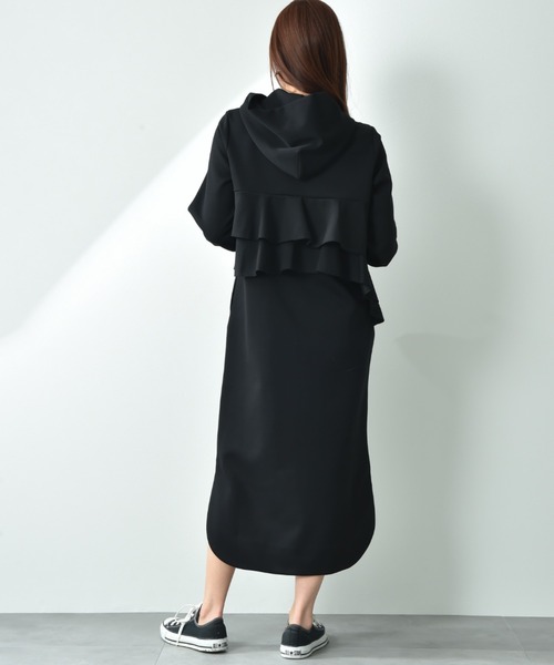 anana(アナナ)の「【anana】ダンボールフリルフーディーワンピース(ワンピース・レディース・ブラック/アイボリー/チャコールグレー・FREE)」の17枚目の写真