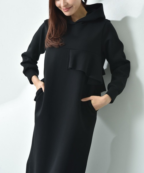 anana(アナナ)の「【anana】ダンボールフリルフーディーワンピース(ワンピース・レディース・ブラック/アイボリー/チャコールグレー・FREE)」の15枚目の写真