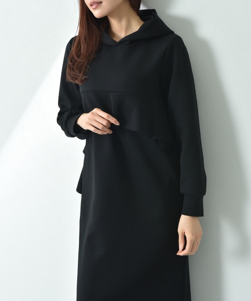 anana(アナナ)の「【anana】ダンボールフリルフーディーワンピース(ワンピース・レディース・ブラック/アイボリー/チャコールグレー・FREE)」の4枚目の写真