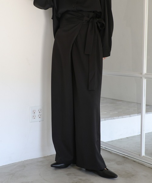 select MOCA Et(セレクトモカエト)の「【Et】Wrap Belt Wide Pants(スラックス・レディース・ライトブラウン/ブラック/ベージュ・LARGE/MEDIUM)」の2枚目の写真