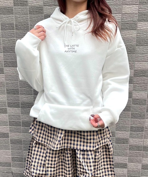 merrylatte(メリーラテ)の「シンプル英字パーカー(パーカー・レディース・ホワイト・LARGE)」の1枚目の写真