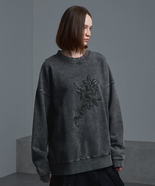 cussil(クシル)の「【cussil/クシル】ピグメントスノーウォッシュ加工フラワー刺繍スウェット(スウェット・メンズ・グレー/ブラック/ブラウン/スモークグレー・L/M/S/XS)」の5枚目の写真