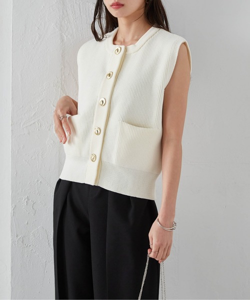 RANAN（ラナン）の「ニュアンスボタンノースリーブニットトップス（ベスト・レディース・ブラック/ホワイト/ブラウン/チャコール・LL/L/M）」の5枚目の写真