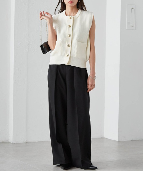 RANAN（ラナン）の「ニュアンスボタンノースリーブニットトップス（ベスト・レディース・ブラック/ホワイト/ブラウン/チャコール・LL/L/M）」の7枚目の写真