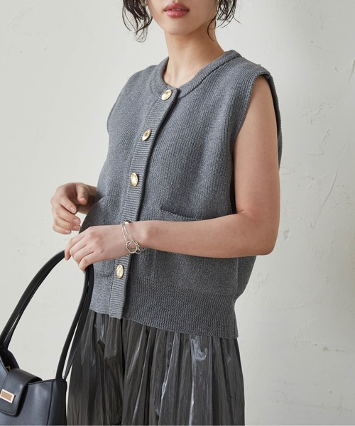 RANAN（ラナン）の「ニュアンスボタンノースリーブニットトップス（ベスト・レディース・ブラック/ホワイト/ブラウン/チャコール・LL/L/M）」の8枚目の写真