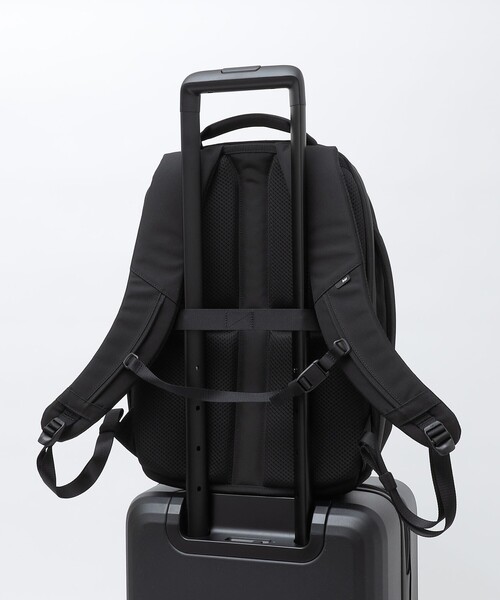 Aer(エアー)の「【SHIPS別注】Aer: DAY PACK(バックパック/リュック・メンズ・ブラック・ONE SIZE)」の18枚目の写真