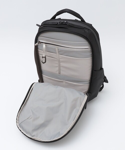 Aer(エアー)の「【SHIPS別注】Aer: DAY PACK(バックパック/リュック・メンズ・ブラック・ONE SIZE)」の20枚目の写真