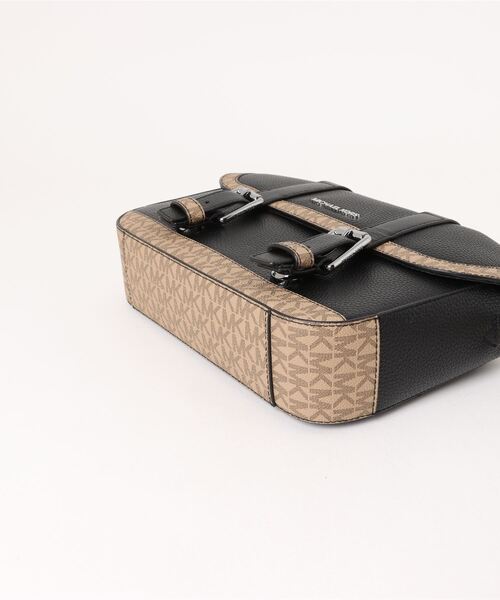 MICHAEL KORS(マイケルコース)の「COOPER トラベル フラップ クロスボディ(メッセンジャーバッグ・メンズ・ブラック系その他・FREE)」の3枚目の写真