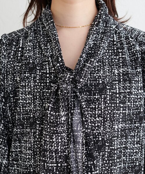 natural couture（ナチュラルクチュール）の「osonoとろみサテンボータイブラウス（シャツ/ブラウス・レディース・その他1/イエロー/モカ/ブルー/オフホワイト・FREE）」の20枚目の写真