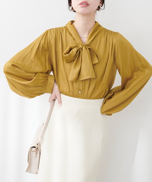 natural couture（ナチュラルクチュール）の「osonoとろみサテンボータイブラウス（シャツ/ブラウス・レディース・その他1/イエロー/モカ/ブルー/オフホワイト・FREE）」の8枚目の写真