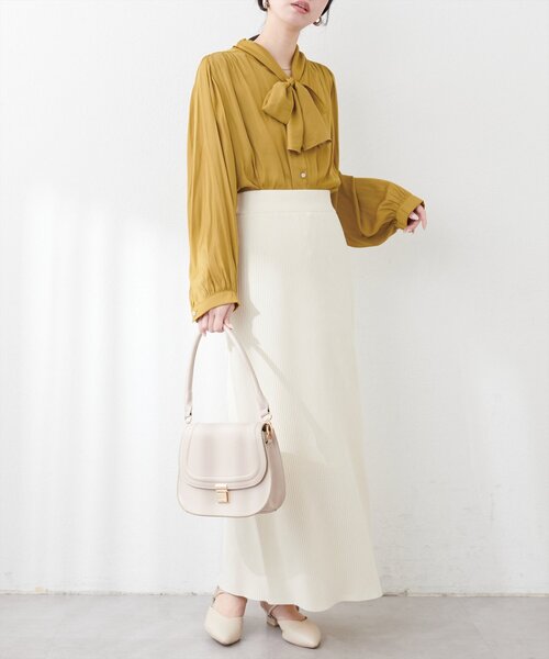 natural couture（ナチュラルクチュール）の「osonoとろみサテンボータイブラウス（シャツ/ブラウス・レディース・その他1/イエロー/モカ/ブルー/オフホワイト・FREE）」の11枚目の写真