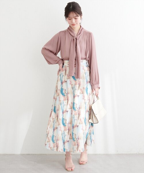 natural couture（ナチュラルクチュール）の「osonoとろみサテンボータイブラウス（シャツ/ブラウス・レディース・その他1/イエロー/モカ/ブルー/オフホワイト・FREE）」の7枚目の写真