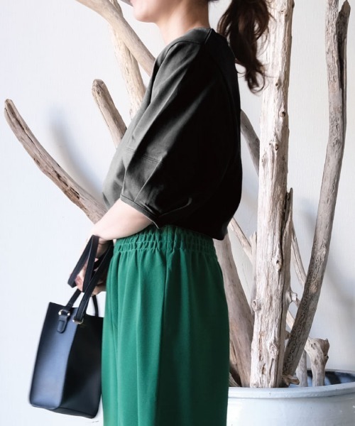 aquagarage（アクアガレージ）の「ボリューム袖カットソー（Tシャツ/カットソー・レディース・チャコール/グリーン/ブラック/オフホワイト・M）」の2枚目の写真