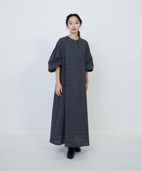 LOISIR（ロワズィール）の「小紋柄カットジャカードワンピース（ワンピース・レディース・グレー/キナリ・M/MT）」の16枚目の写真