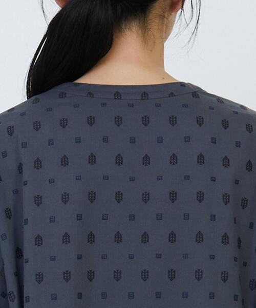 LOISIR（ロワズィール）の「小紋柄カットジャカードワンピース（ワンピース・レディース・グレー/キナリ・M/MT）」の22枚目の写真