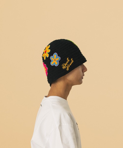 XLARGE(エクストララージ)の「CROCHET FLOWER KNIT HAT(ハット・メンズ・ホワイト/ブラック・ONE SIZE)」の7枚目の写真