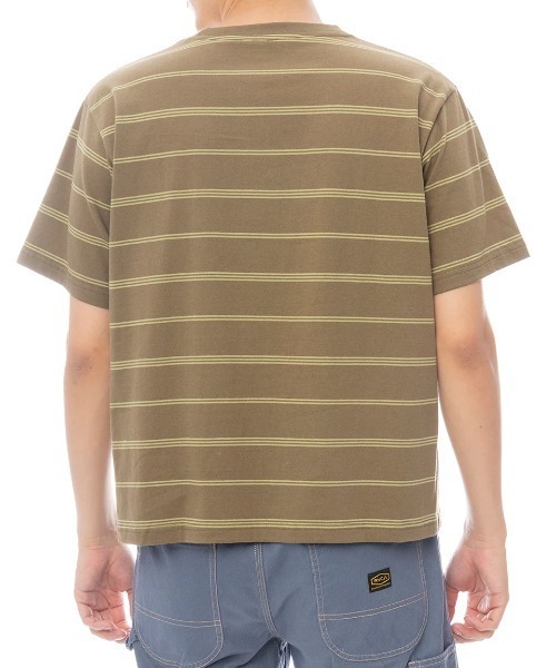 RVCA(ルーカ)の「RVCA メンズ SWEEP RVCA SS Tシャツ 【2025年春夏モデル】/ルーカロゴワンポイントボーダー柄半袖Tシャツ(Tシャツ/カットソー・メンズ・グリーン系その他/ブラウン系その他/ブラック・X-LARGE/LARGE/MEDIUM/SMALL)」の6枚目の写真