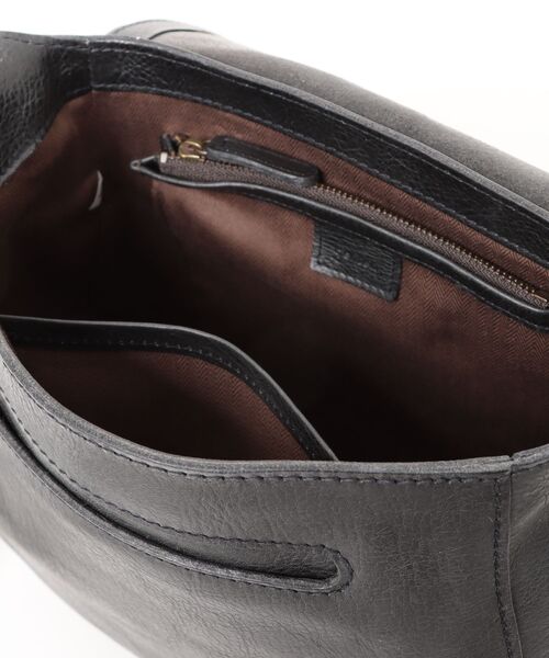 genten(ゲンテン)の「クオイオ ルウィド かぶせ付きショルダーバッグ(ショルダーバッグ・レディース・ブラウン/ダークグレー・FREE)」の7枚目の写真