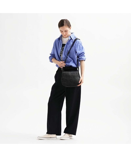 genten(ゲンテン)の「クオイオ ルウィド かぶせ付きショルダーバッグ(ショルダーバッグ・レディース・ブラウン/ダークグレー・FREE)」の4枚目の写真